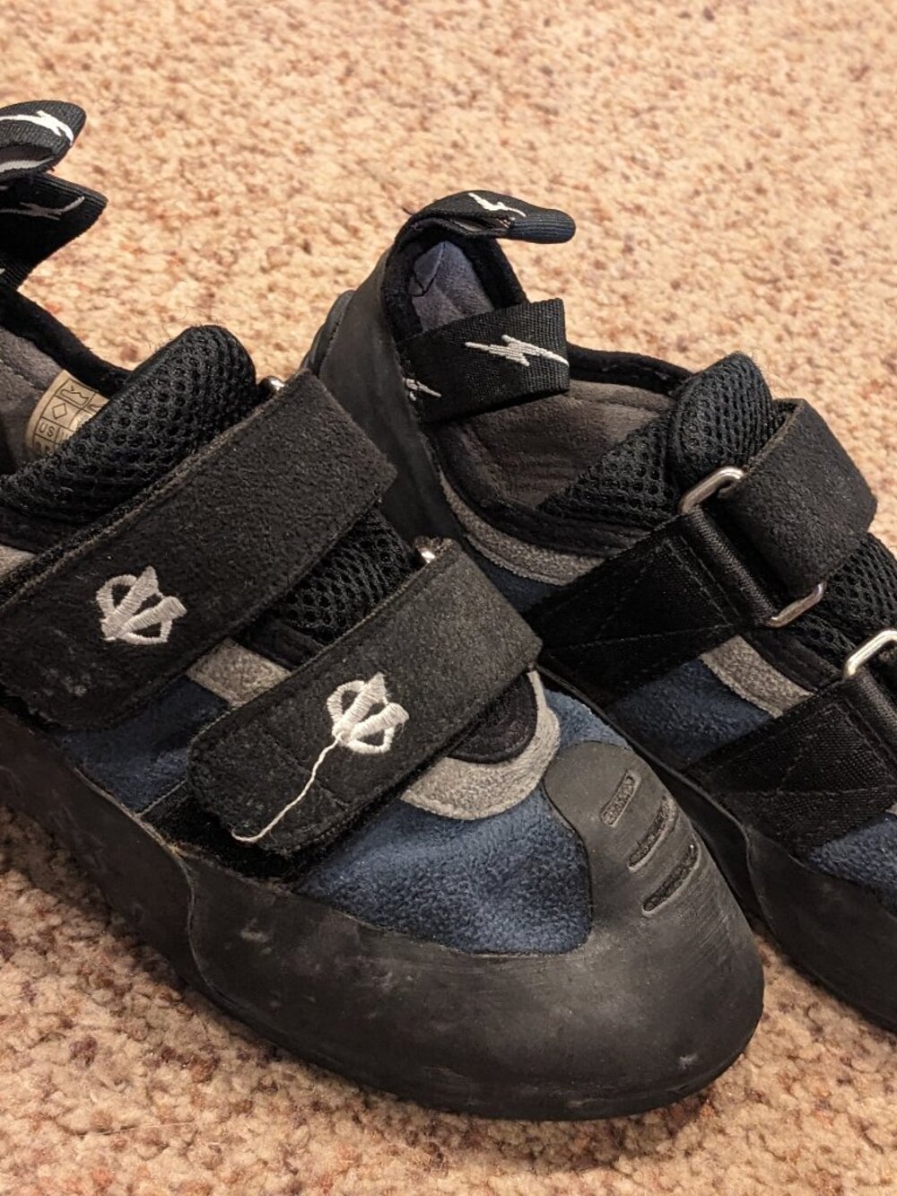 Evolv Climbing Shoes 6.5 39 Black Blue